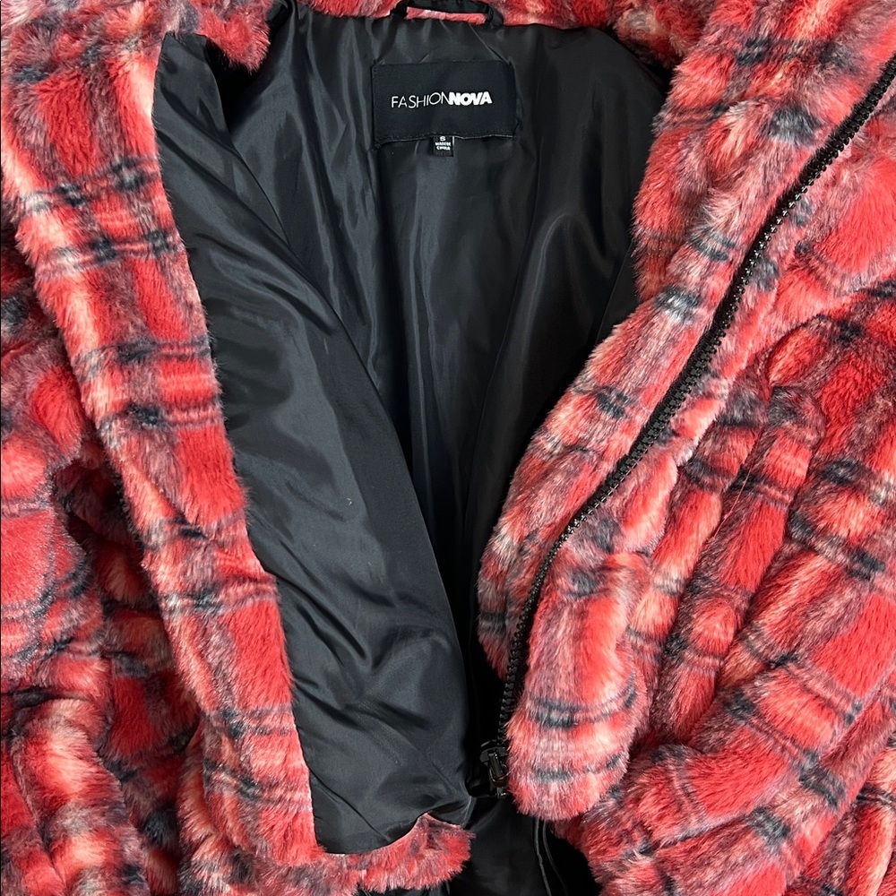 Cozy Plaid Red Women's Faux Fur Jacket size Small - Picture 4 of 4